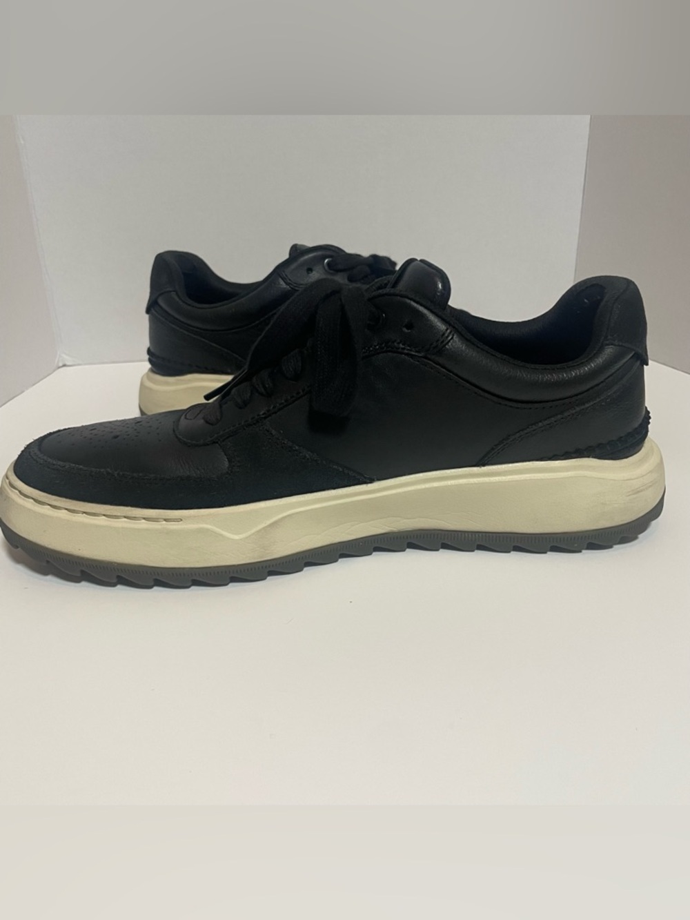 Cole Haan Grand 360 Men's
Leather Sneakers Black Size 9.5
M C38378